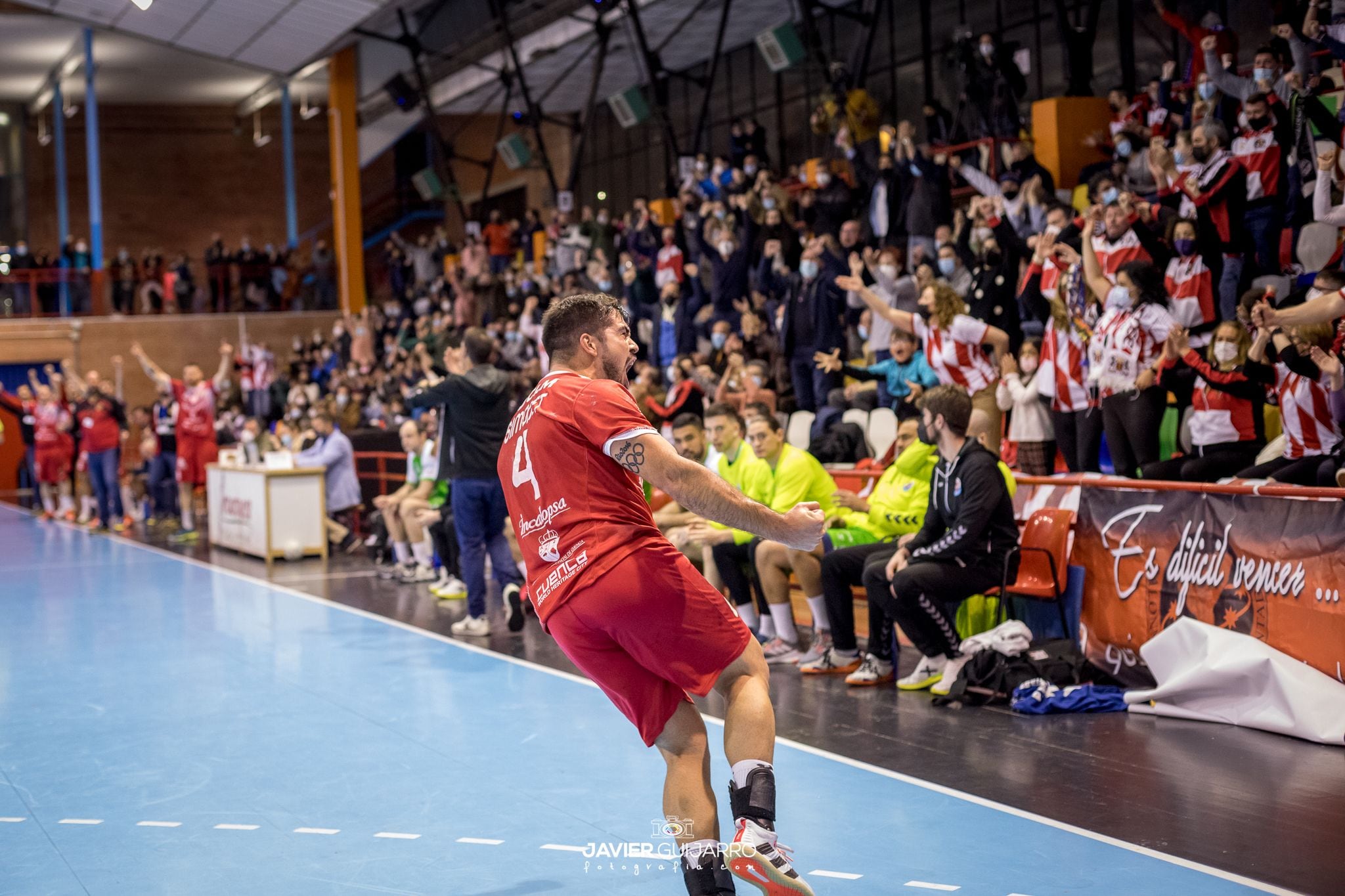 Pablo Simonet celebra un gol en el Sargal