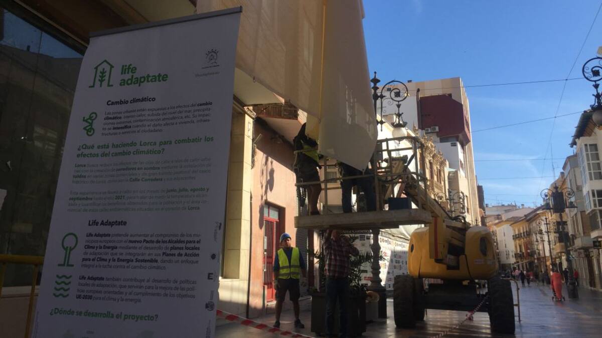 1.500 metros cuadrados de toldos para cubrir la calle Corredera de Lorca