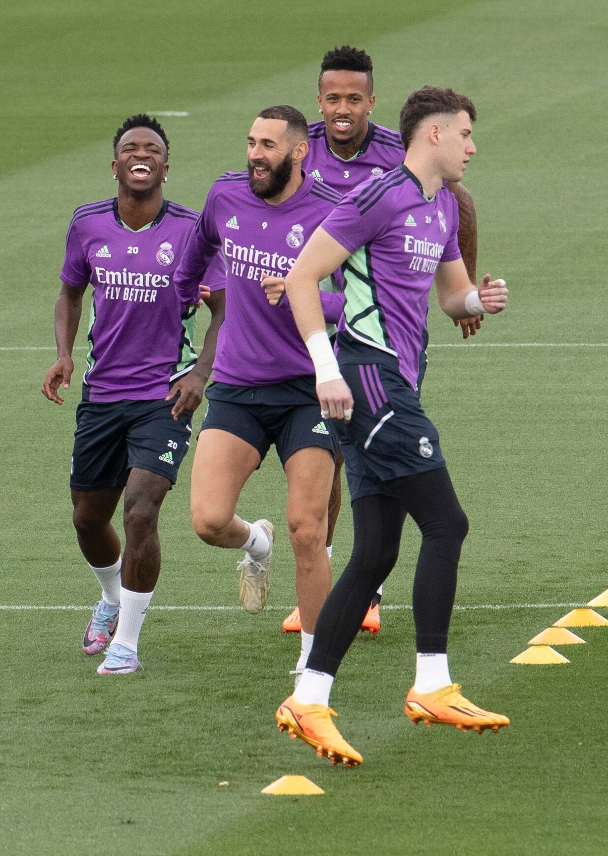 Benzema vuelve a la convocatoria y entrena junto con Vinicius y Militao antes del Real Madrid - UD Almería de LaLiga Santander. EFE/ J.P. Gandúl