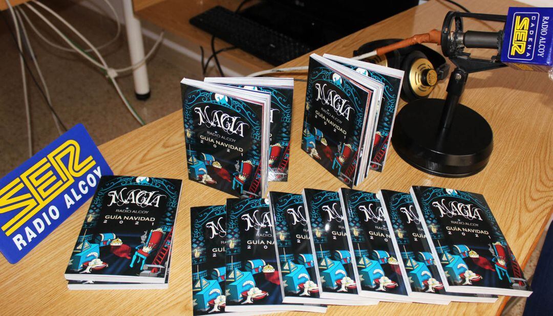 Carlos Gran ha realizado la portada de 'Magia 2021', la guía de Navidad de Radio Alcoy que hemos presentado en 'Hoy por Hoy Alcoy'.