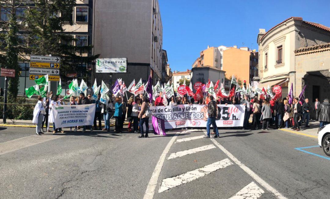 Los concentrados han cortado la calle durante unos minutos