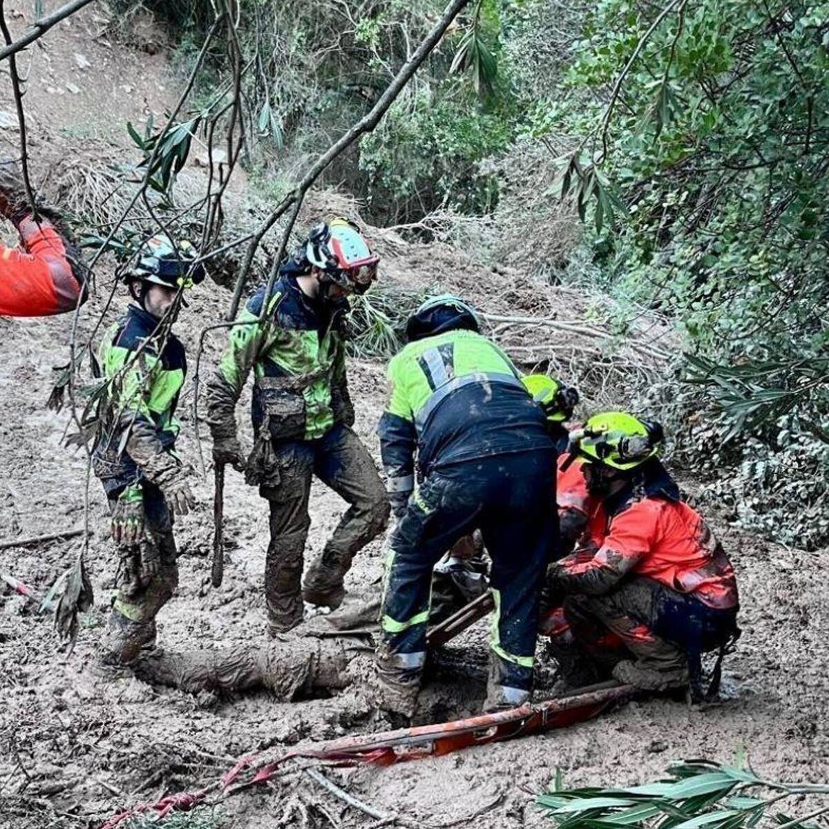 Rescatado del río Guadiaro un hombre con barro hasta la cintura