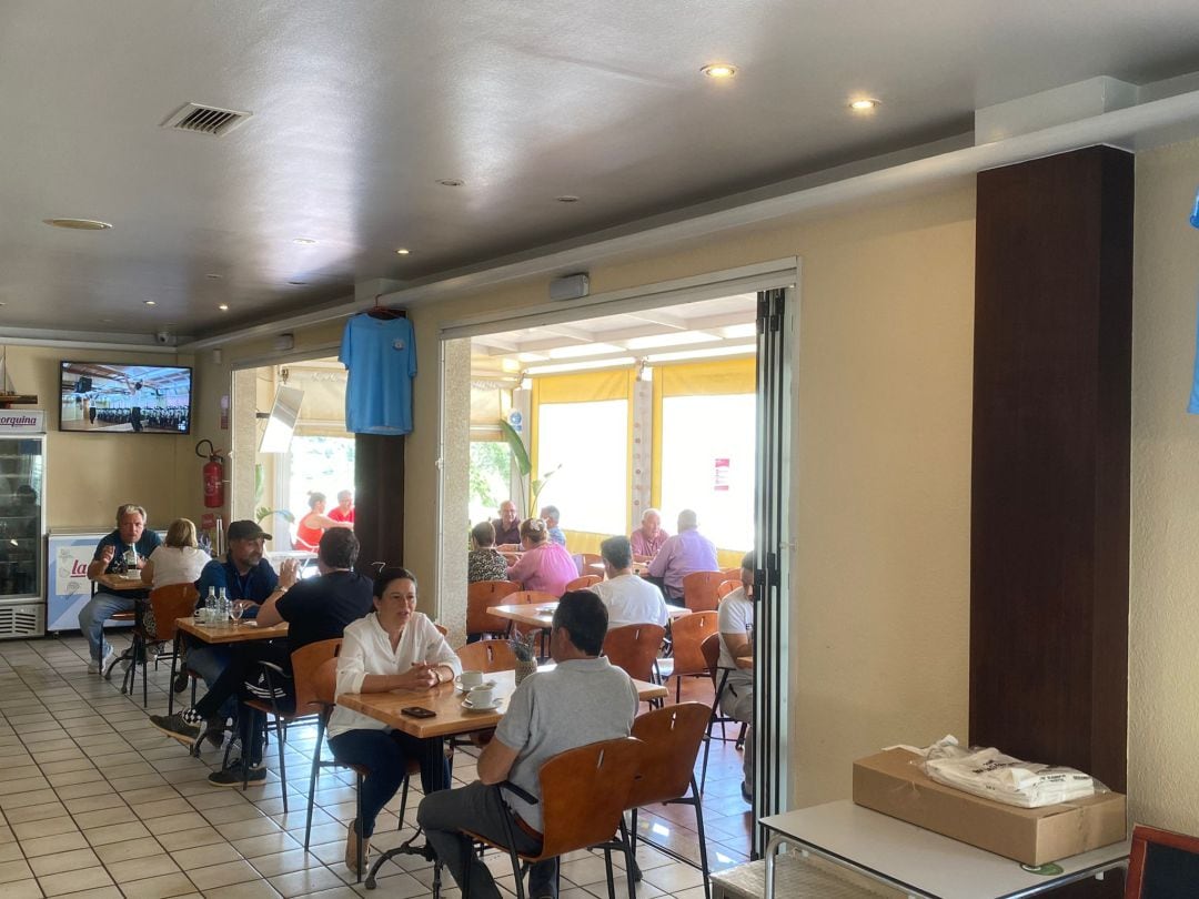 Imagen de una cafetería-restaurante de Ibiza este domingo