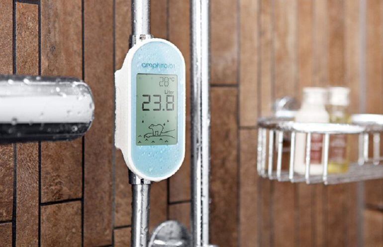 El sensor nos informa en tiempo real de los litros que consumimos y la temperatura del agua durante el baño