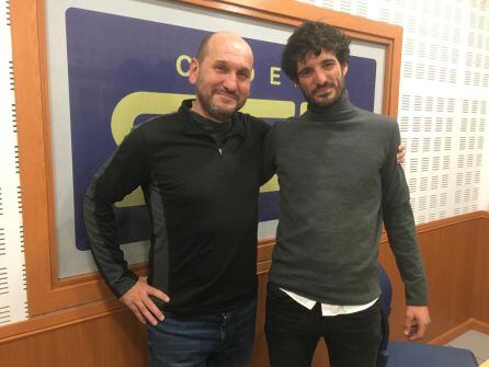 Los colaboradores de La Recompensa, Aristóteles Moreno y José Juan Luque, en el estudio de Radio Córdoba Cadena SER 