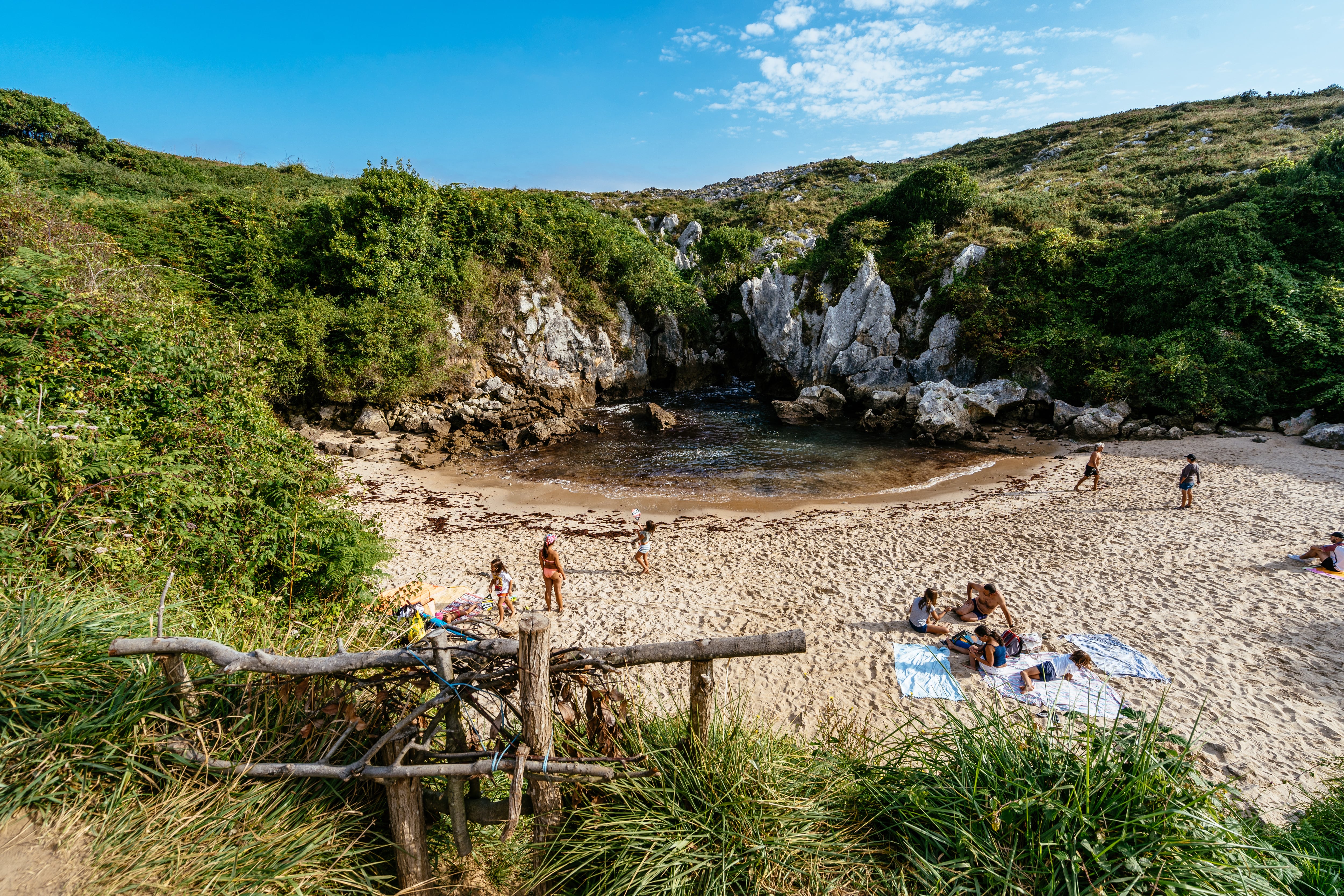 La asturiana playa de Gulpiyuri