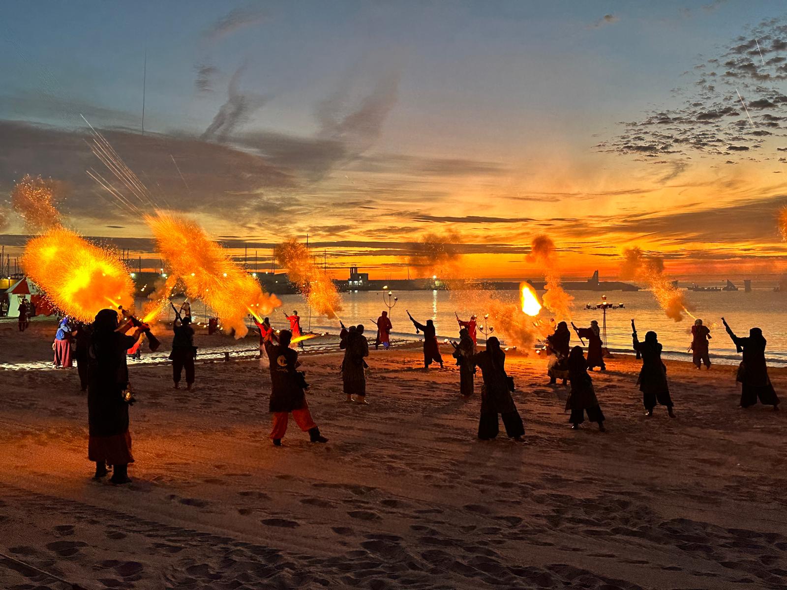 Desembarco Moros y Cristianos en la playa Carrer La Mar. Foto: Ayuntamiento El Campello