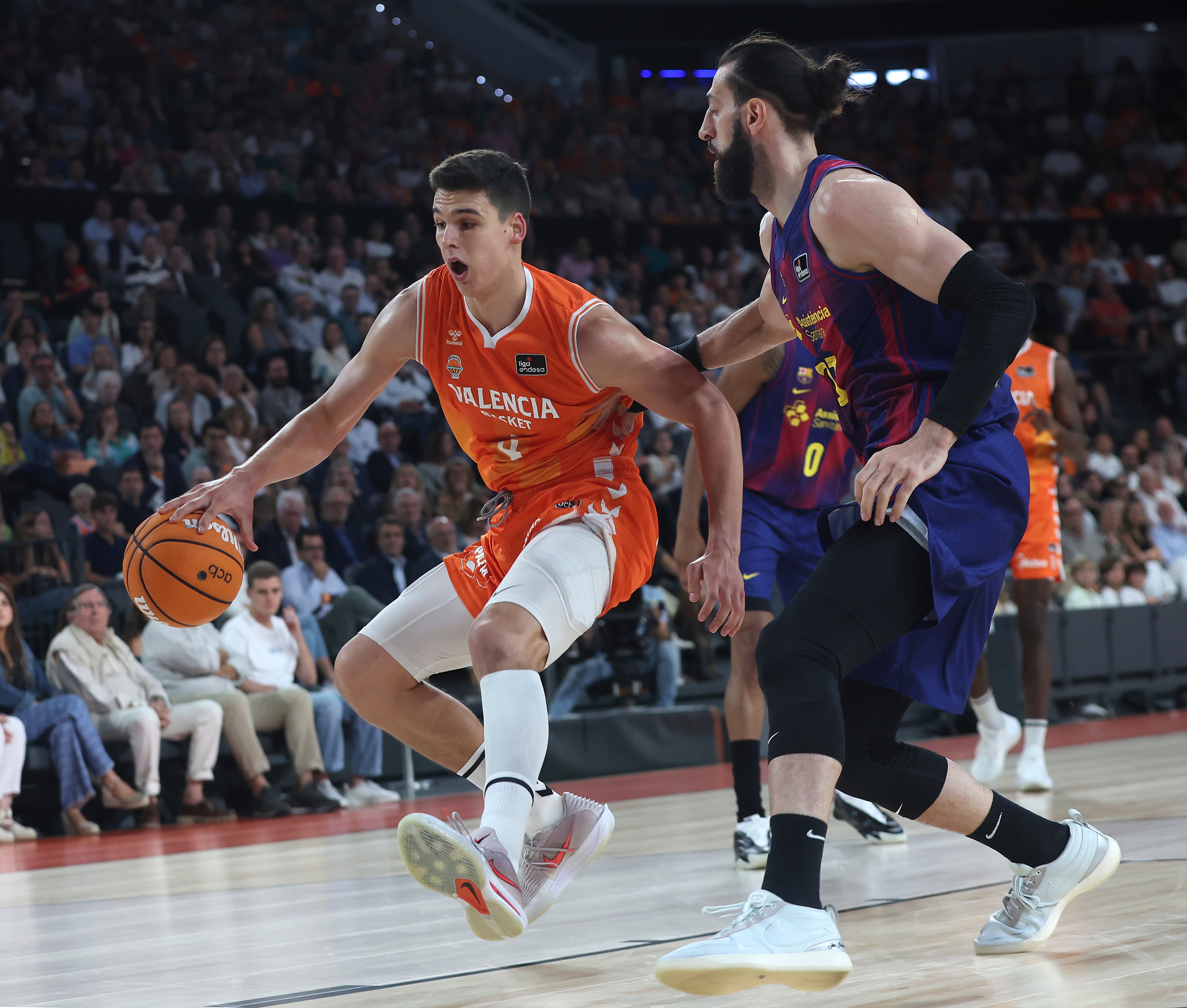 El Valencia Basket le gana al Barça en el Roig Arena.