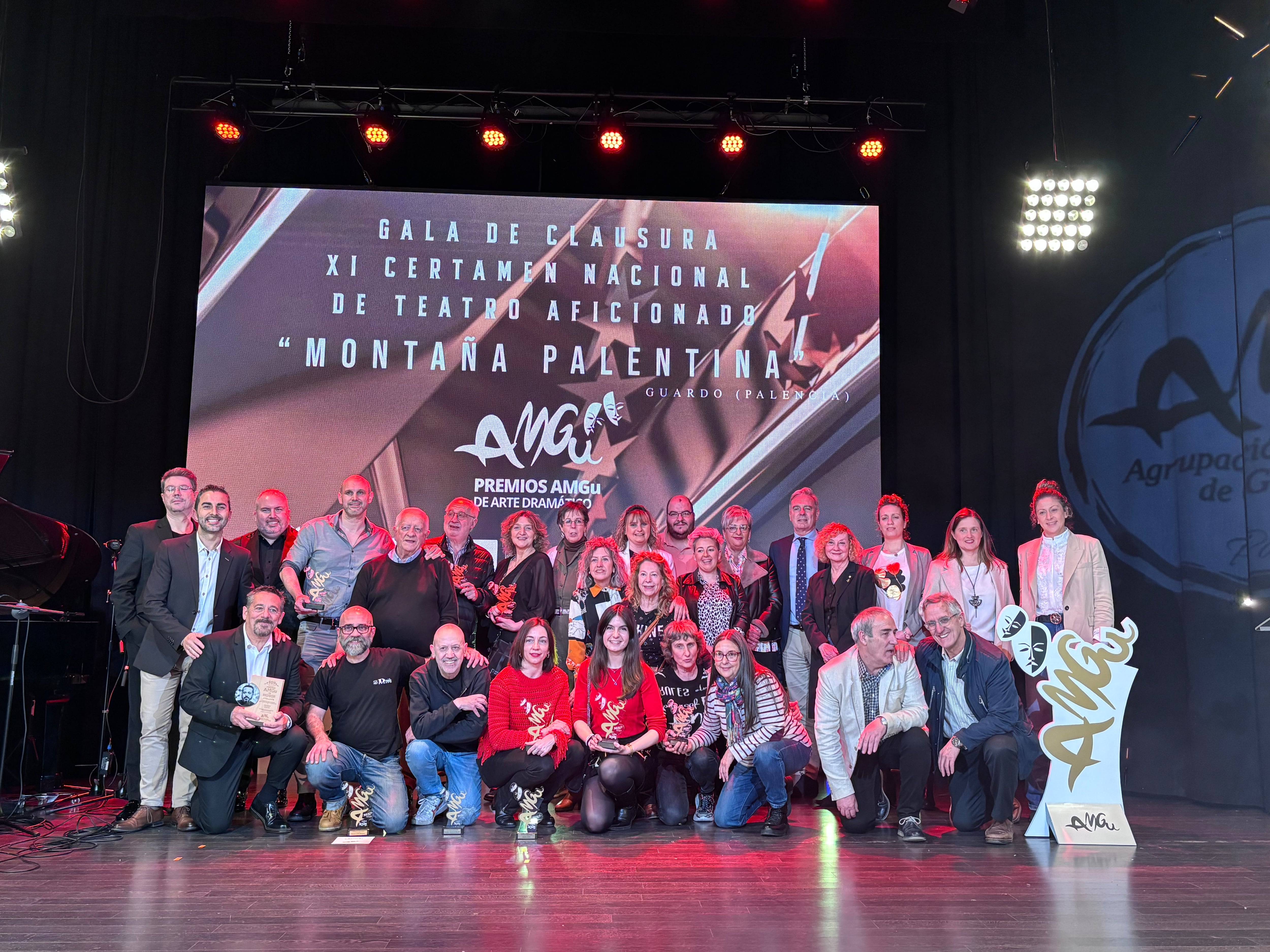 La Garnacha triunfa en el Certamen de Teatro de AMGu en Guardo, apadrinado por Pepón Nieto