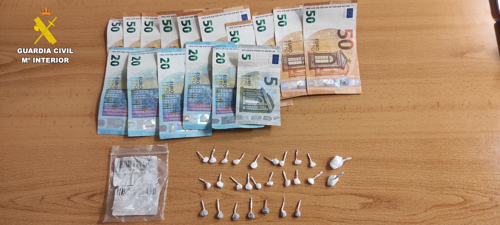 Drogas y dinero hallados bajo la ropa del detenido