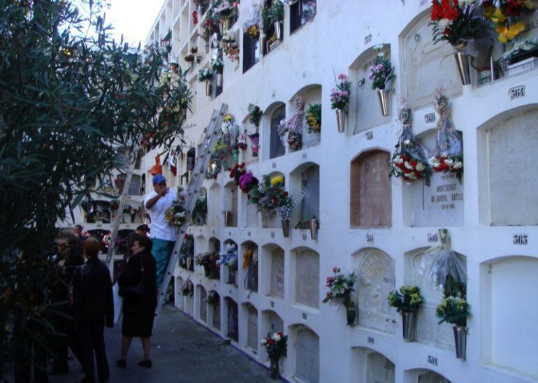 Módulo de nichos en un cementerio.