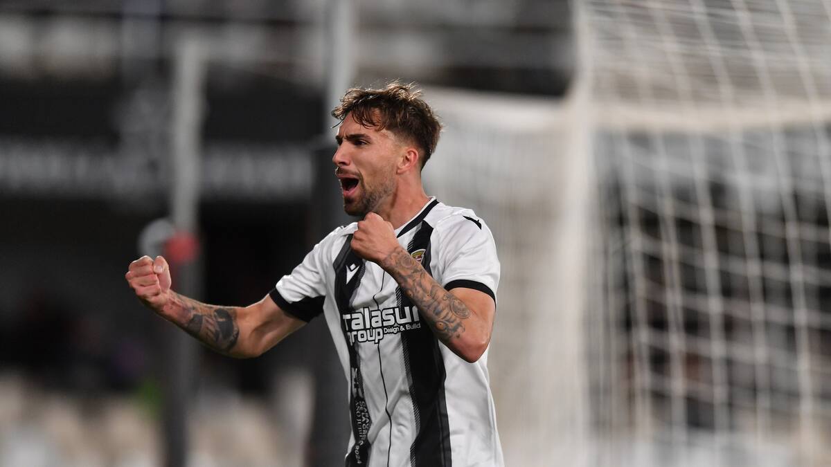 Darío Poveda 'cae de pie' en el Cartagonova