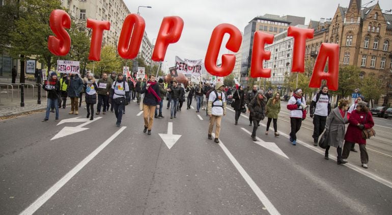 Protestas contra el acuerdo comercial entre la UE y Canadá en Polonia