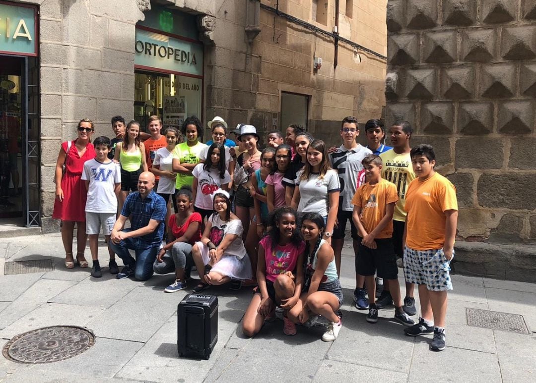 Niños disfrutando de una de las excursiones organizadas por Campamentos Urbanos 2019