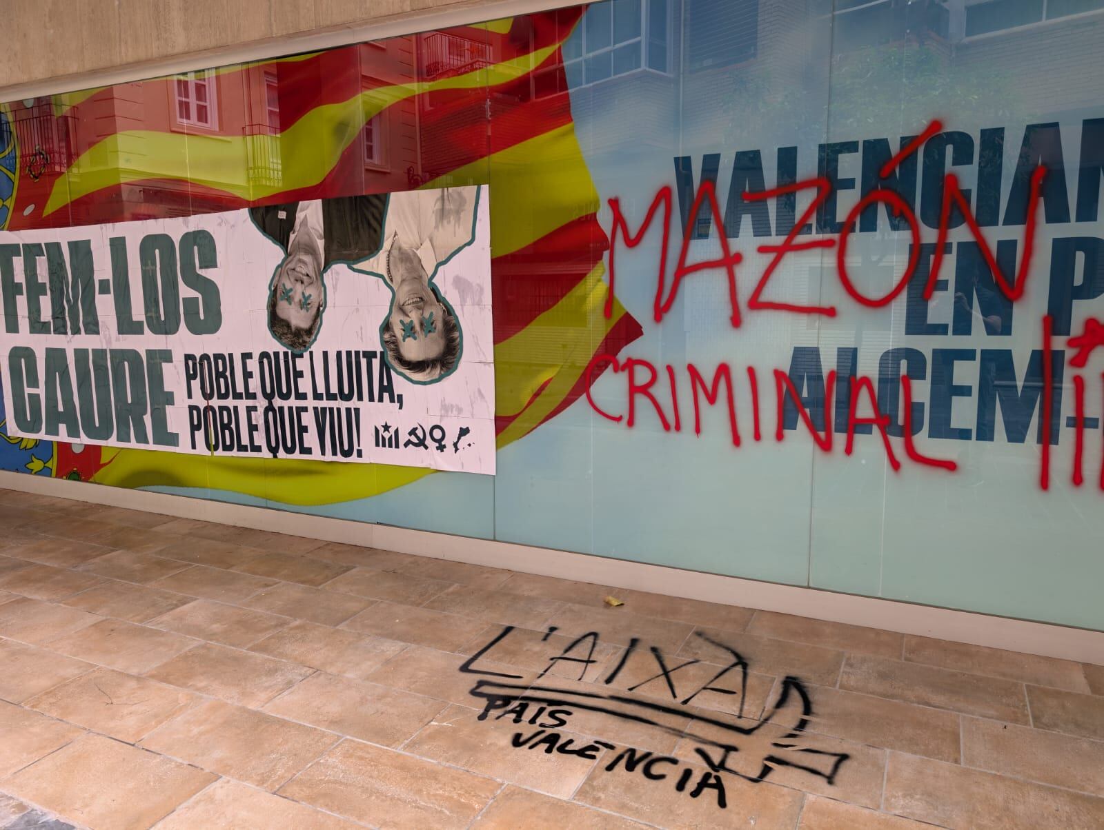 Pintadas contra Mazón en la sede del PPCV