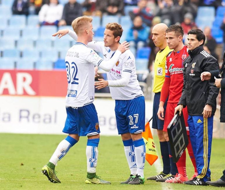 Sergio Gil que fue titular abandonó el terreno de juego en lugar de Tarsi que disfruto de sus primeros minutos de la temporada