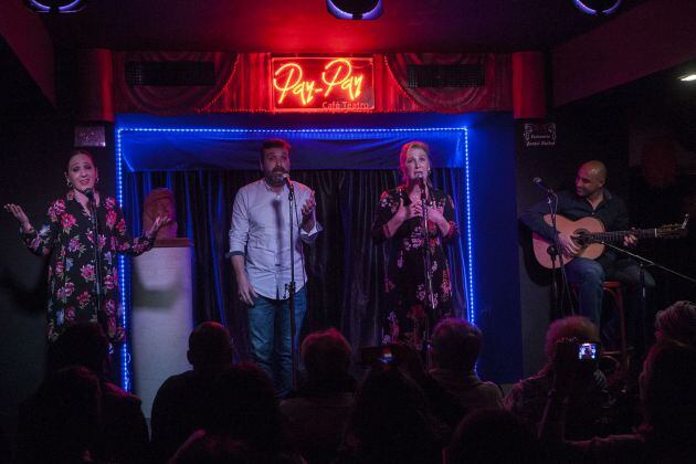 Chari, Edu y Marisa Brihuega cantan en El Pay Pay en homenaje a Paco Alba