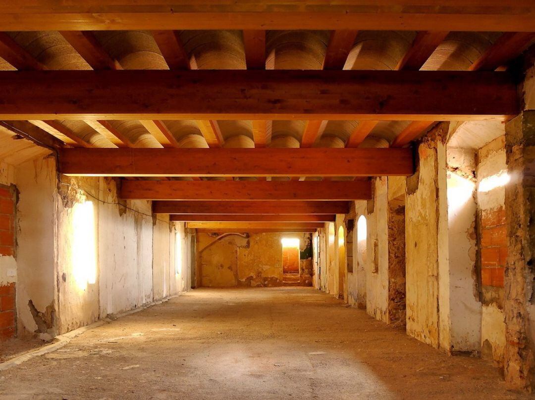 Imatge de l'estat actual de l'espai que acollirà la futura residència per artistes