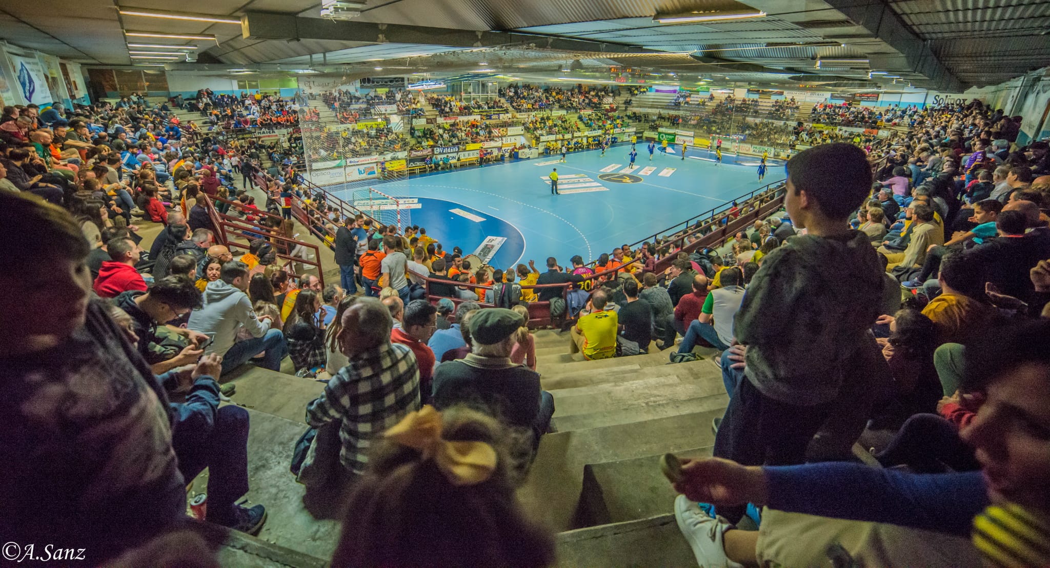 La afición del Villa de Aranda, durante un partido en el Príncipe de Asturias