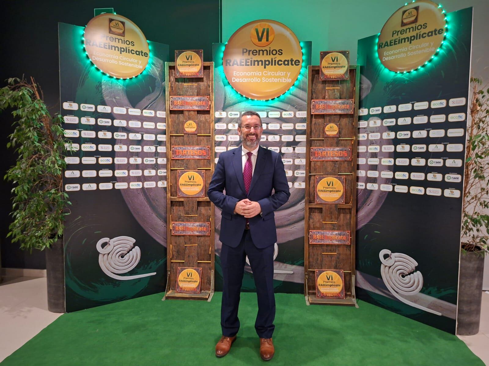 Juan Franco durante la recogida del premio