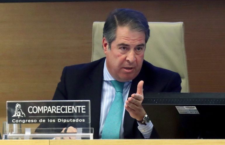 El Director general de Tráfico, Gregorio Serrano, durante su comparecencia para informar de su gestión en el colapso de la autopista de peaje AP-6 en el Congreso de Los Diputados