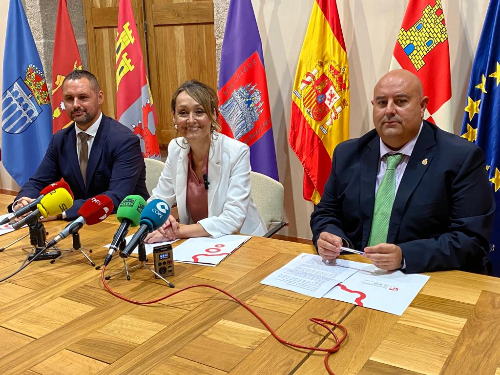 José Ramón Budiño, Ángela García y Carlos López  durante la presentación de los presupuestos