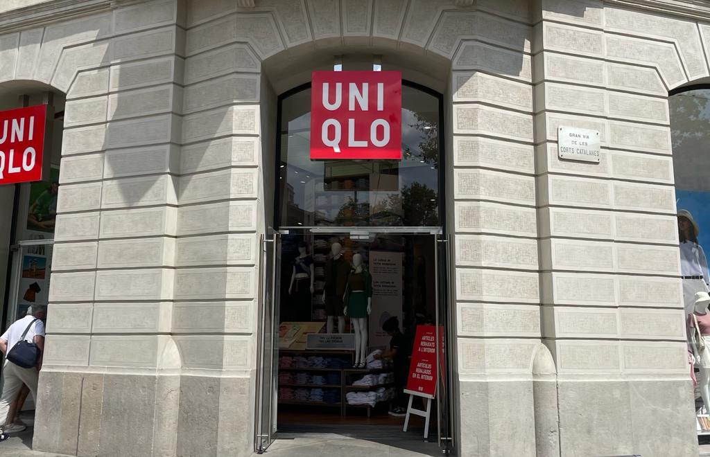 Botiga Uniqlo a la cantonada de Passeig de Gràcia amb Gran Via / Pol Valero Pallarès