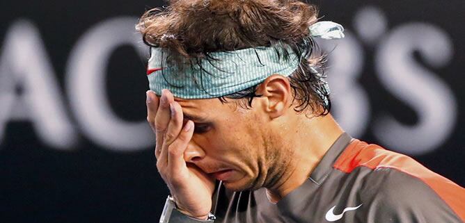 Rafa Nadal, con importantes problemas físicos, en el Open de Australia.