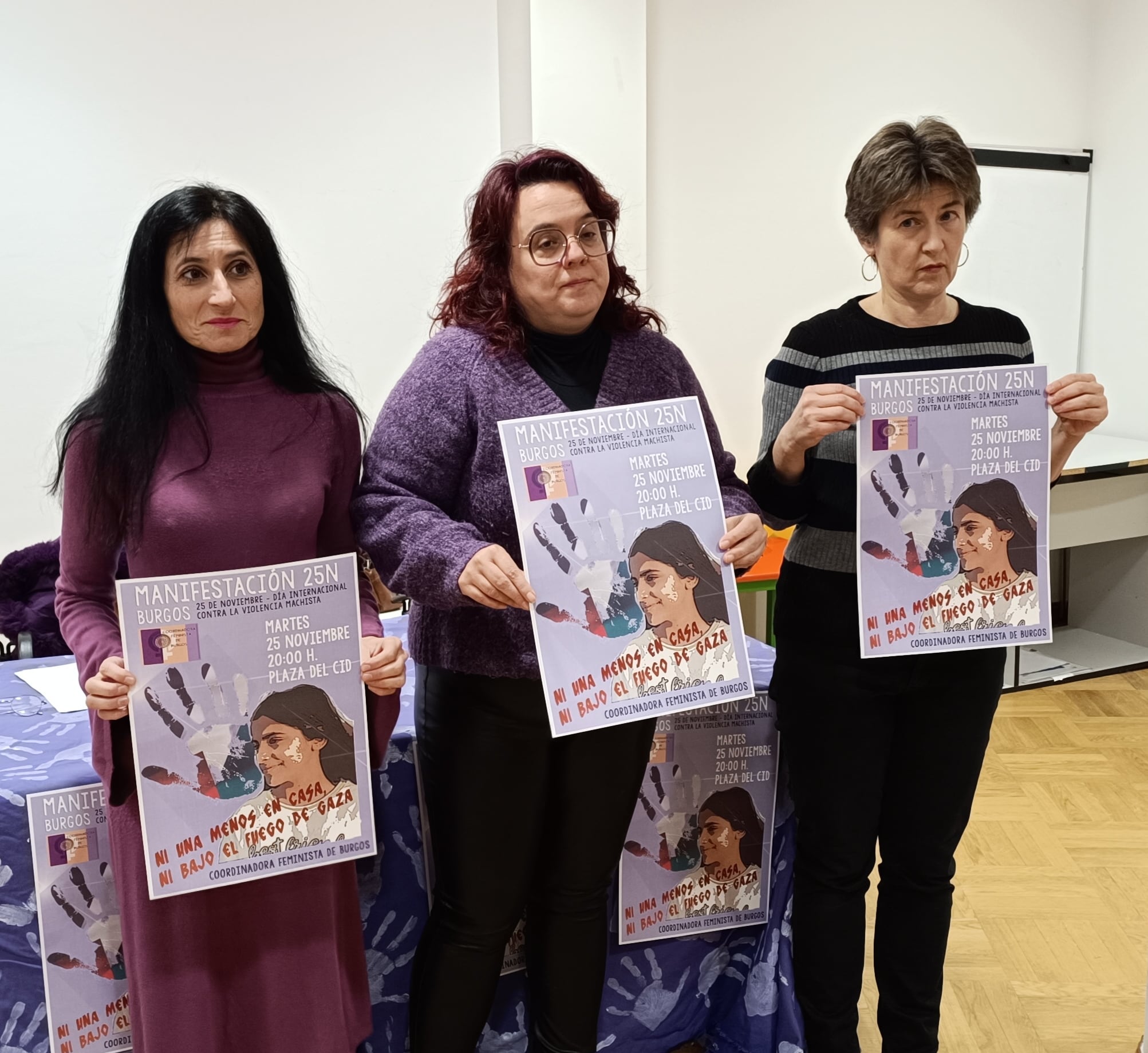Portavoces de la Coordinadora Feminista de Burgos: Silvia Adrián, Laura Pérez y Celine Martín (izda a dcha)