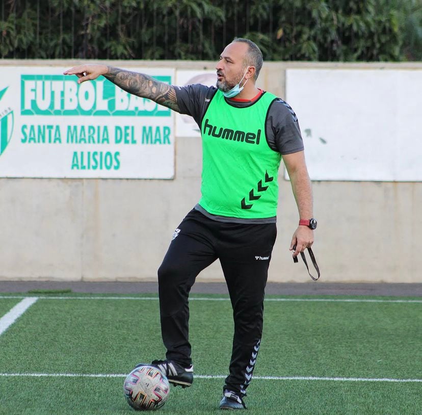 Santi Lemus, técnico del Granadilla B de Liga Reto.