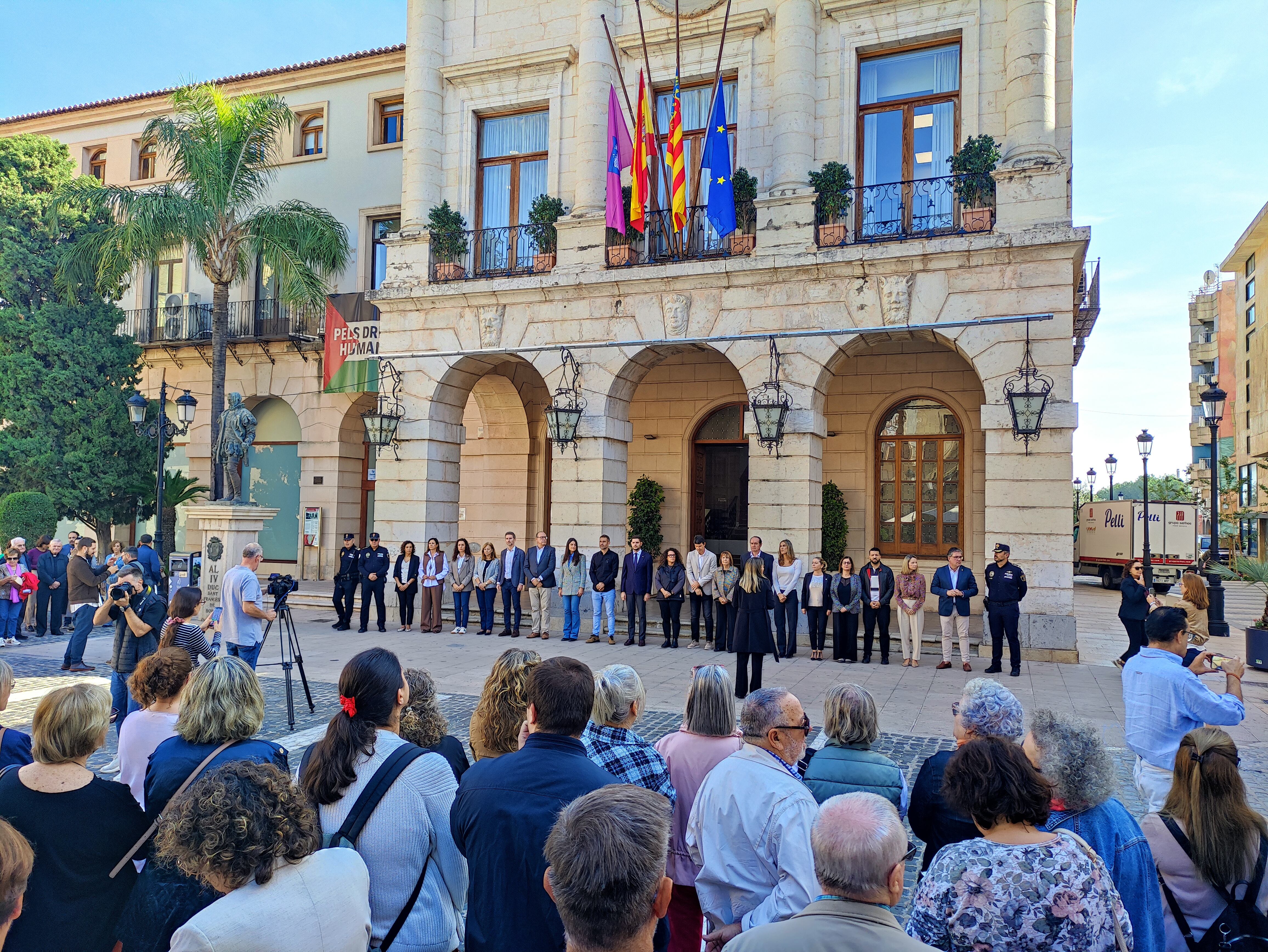 Minuto de silencio en Gandia en memoria de los afectados por la DANA