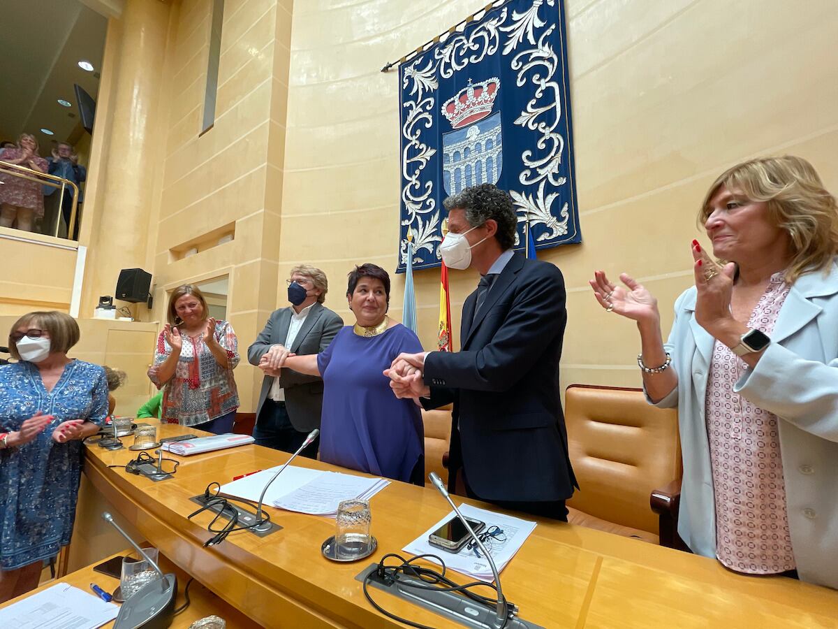 Despedida Clara Luquero en el pleno, junto a Andrés Torquemada (drcha. de la imagen) y Jesús García Zamora (izq.)