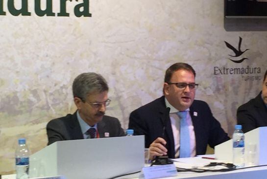 Antonio Rodríguez Osuna, junto al consejero José Luis Navarro, presenta lacapitalidad gastrómica de Mérida