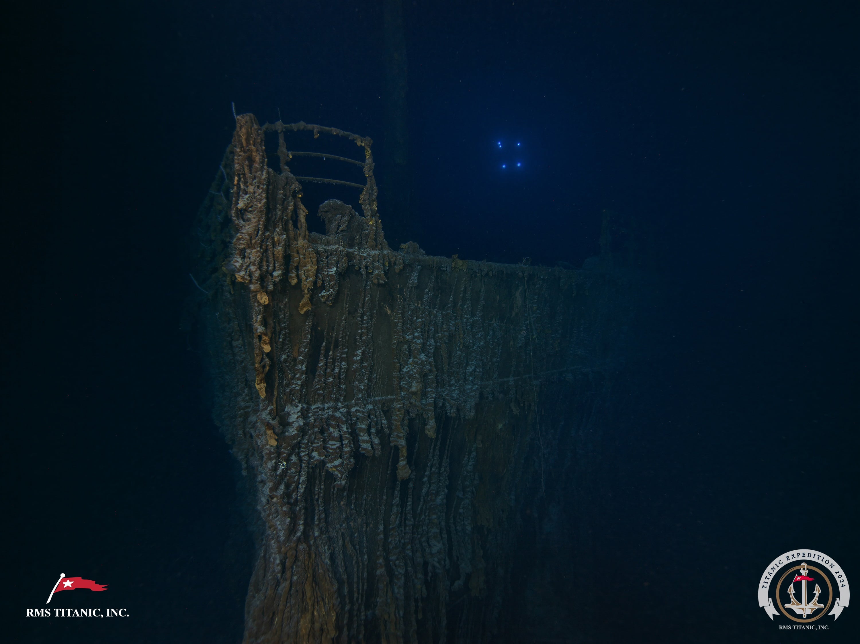 Vista de la emblemática proa del Titanic, que ha perdido una parte de la barandilla de la cubierta