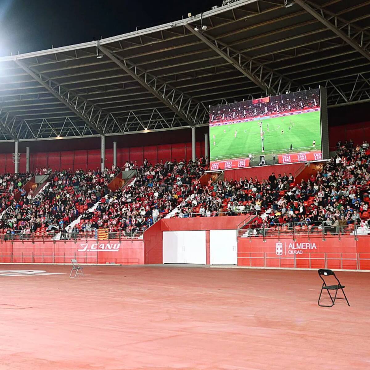 Cuando el estadio se llenaba y Almería brillaba