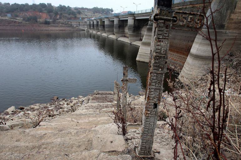 La situación de sequía que se registra en la cuenca del Alto Guadiana deja embalses que abastecen a distintas poblaciones de Ciudad Real y distintas zonas de la provincia en situación de &quot;Emergencia&quot;. 