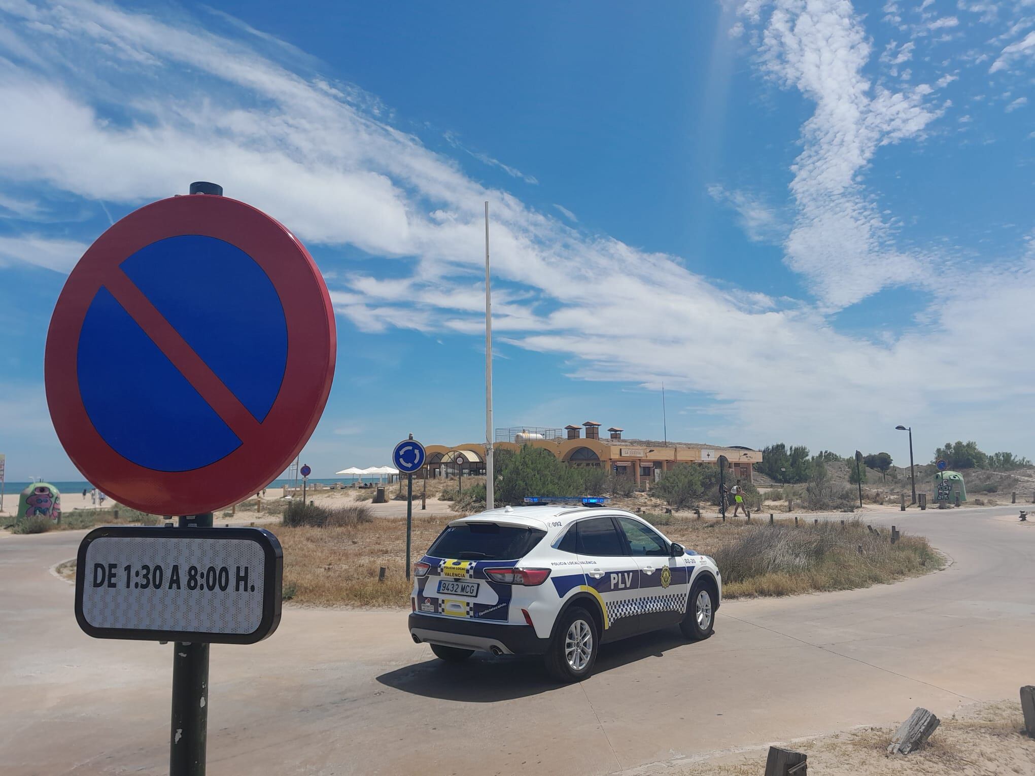 Nuevas señales de prohibido aparcar en la Devesa de València