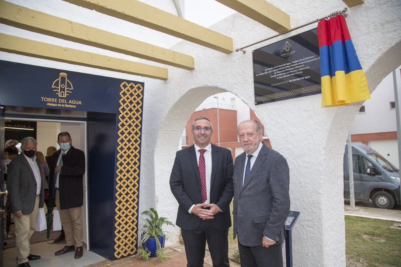 El alcalde de Los Palacios y Villafranca, Juan Manuel Valle, y el presidente de la Diputación Provincial de Sevilla, Fernando Rodríguez Villalobos, durante la inauguración/Ayuntamiento de Los Palacios