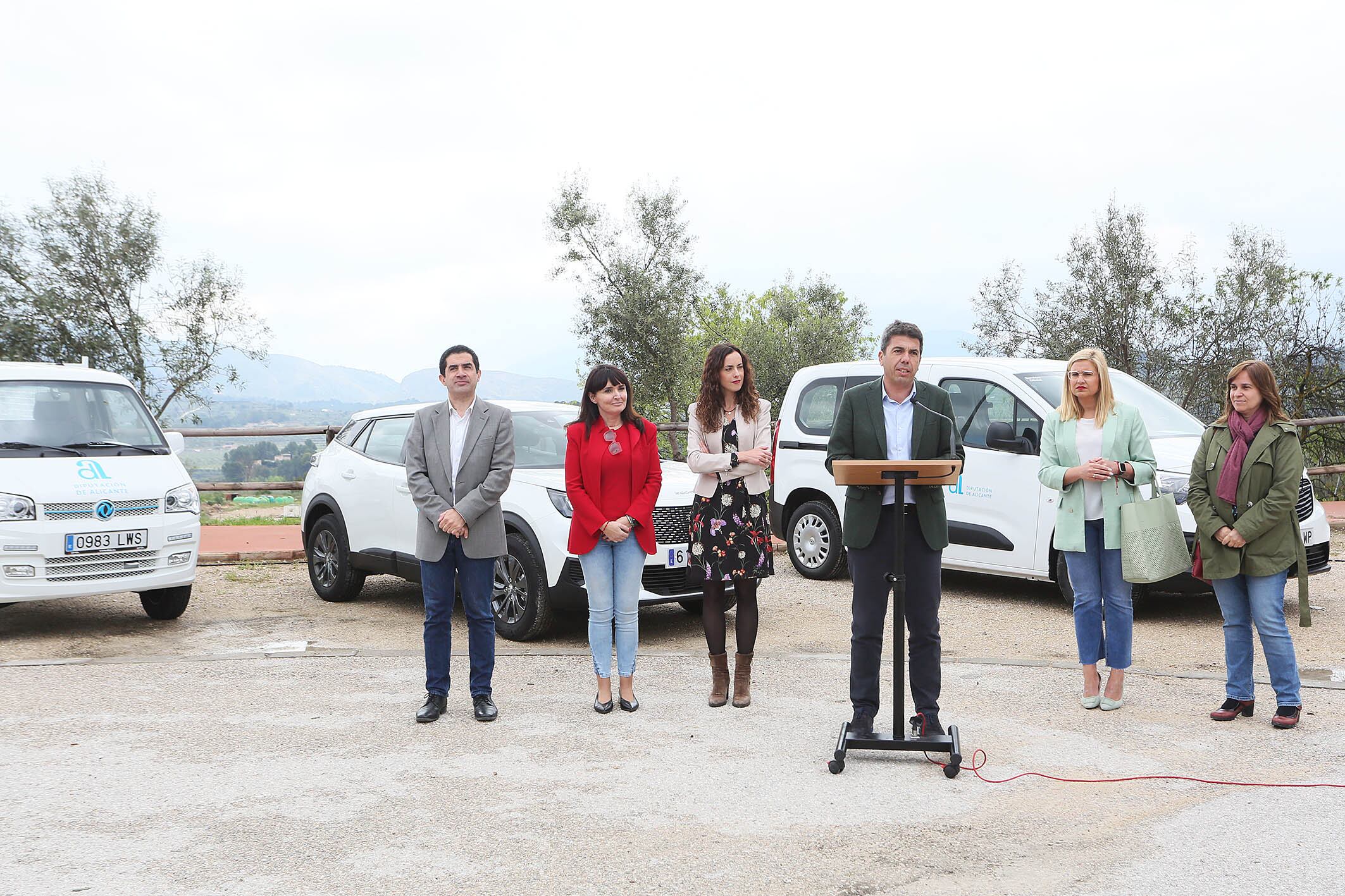 El presidente de la Diputación, Carlos Mazón, presidió el acto de entrega de los vehículos eléctricos a una treintena de municipios de L&#039;Alcoià, El Comtat, l&#039;Alacantí, la Marina y el Vinalopó.