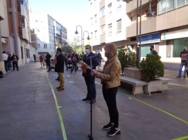 Nuria Leal daba lectura a un manifiesto
