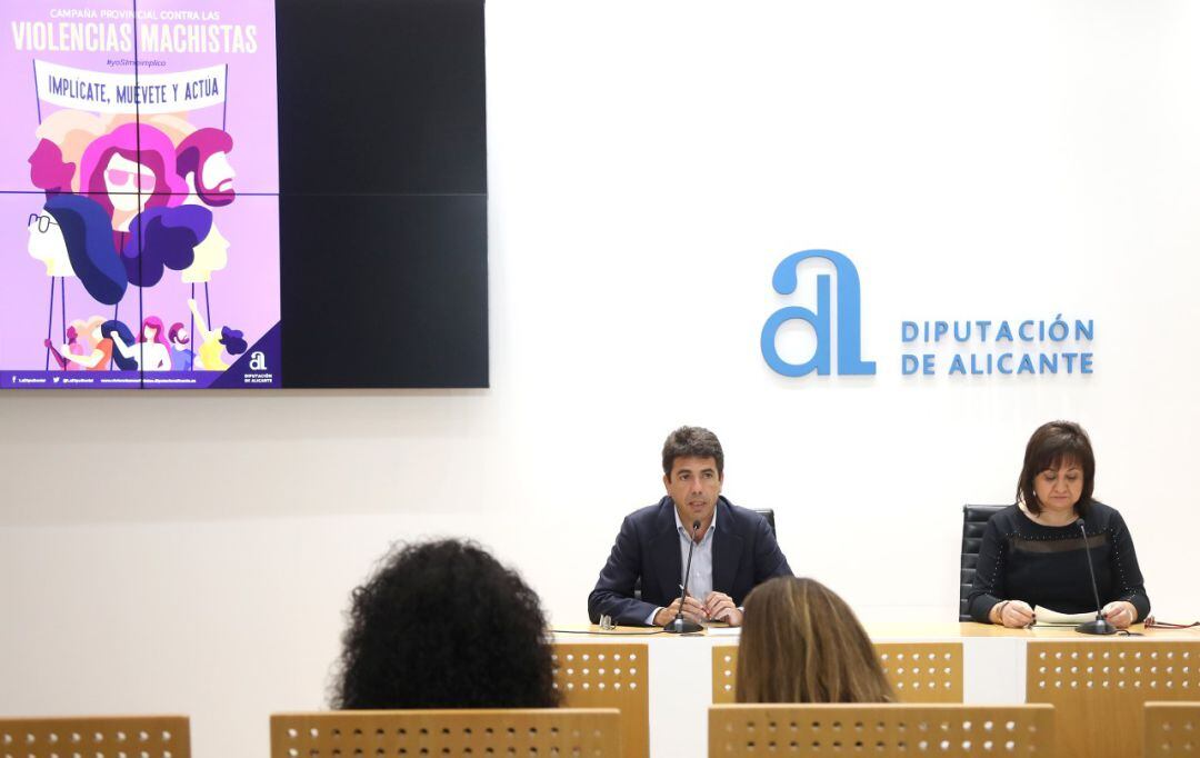 El presidente de la Diputación, Carlos Mazón, y la diputada de Bienestar Social, María del Carmen Jover, en la presentación de la campaña contra las violencias machistas.