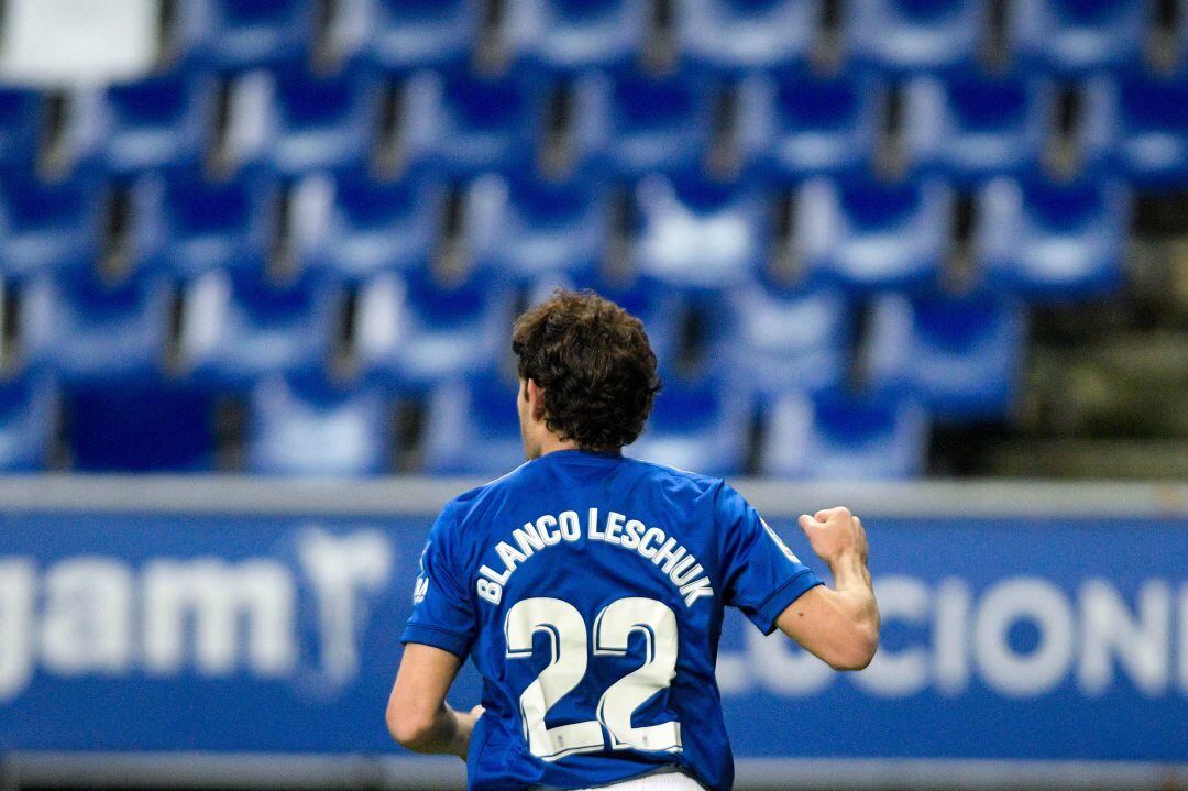 Leschuk celebra un gol con el Oviedo