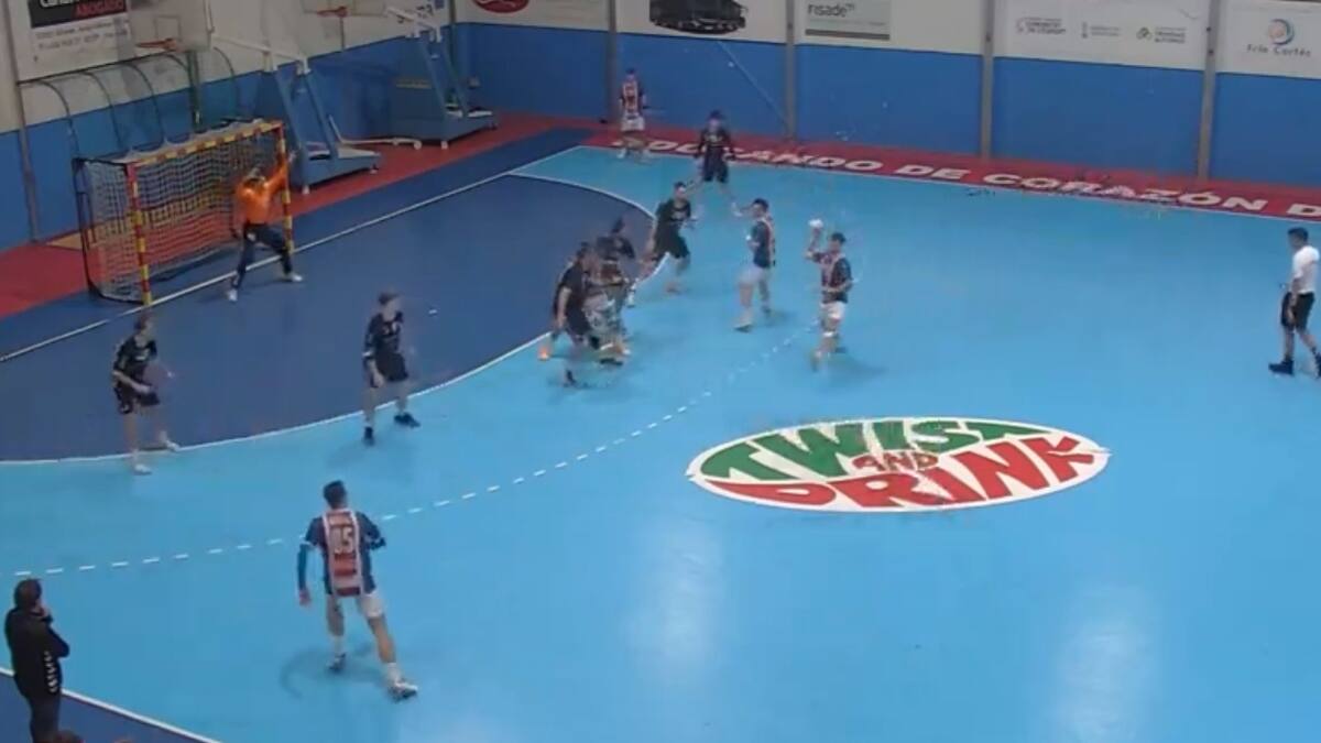 El Elda - C.E.E. sufre para ganar en la pista de Agustinos Alicante (26-27)