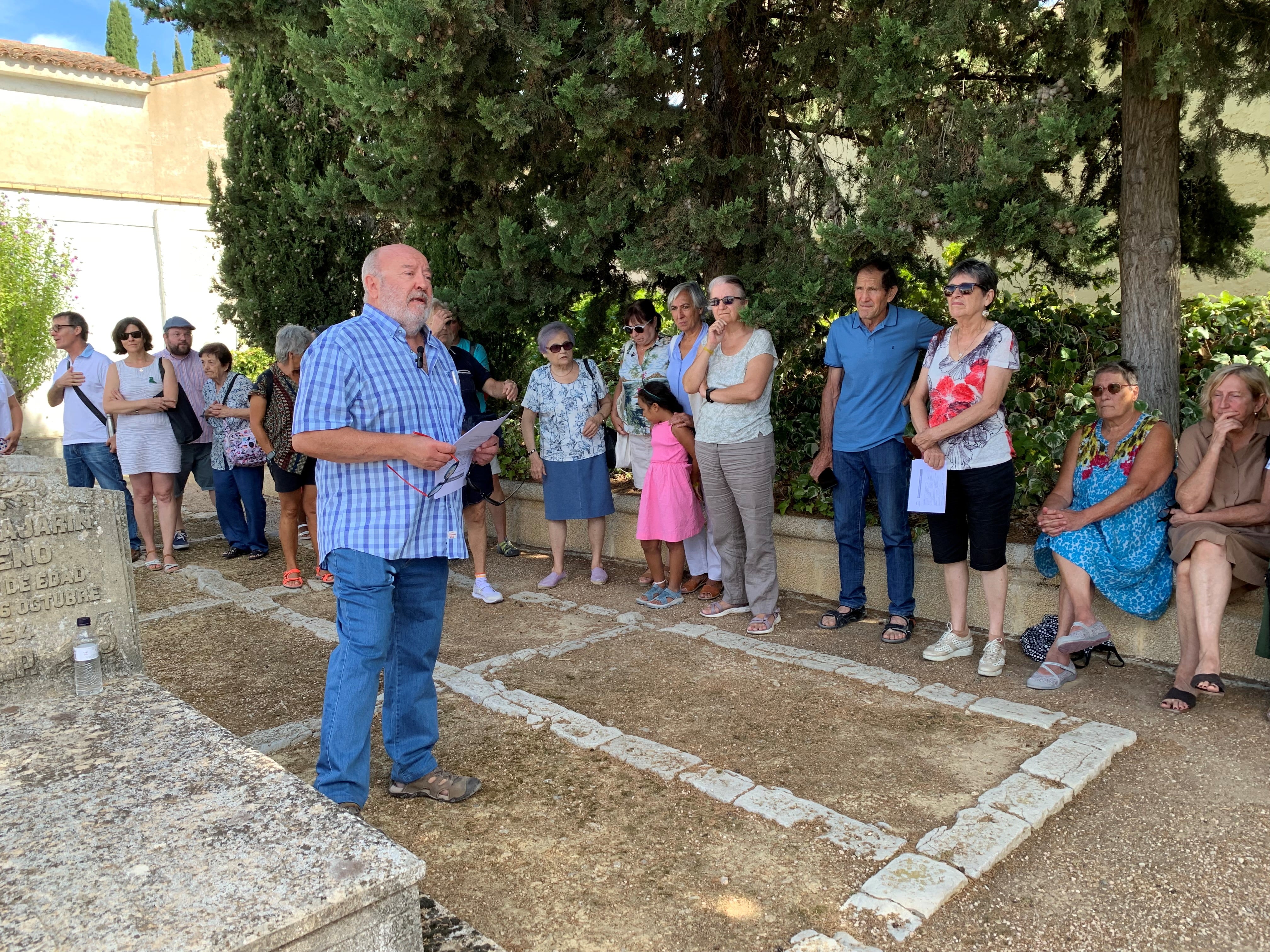 Acto en 2022 de homenaje a 95 fusilados en el cementerio civil de Huesca