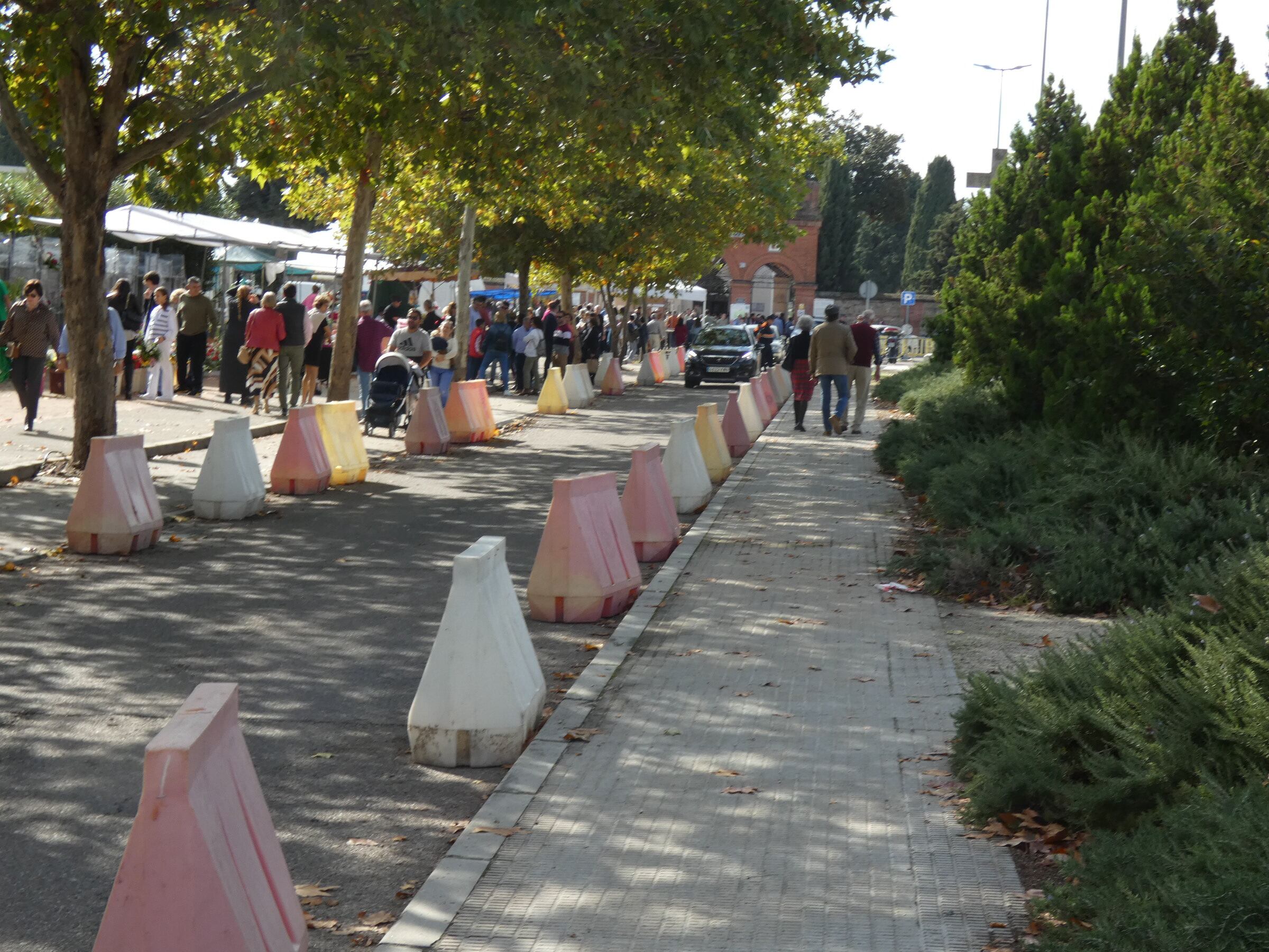 Normalidad a la hora de acudir al Campo Santo el 1 de noviembre