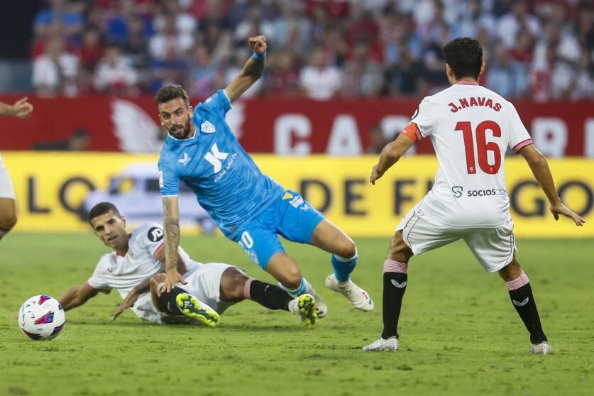 Un Sevilla que pasó por encima del Almería, totalmente apagado.