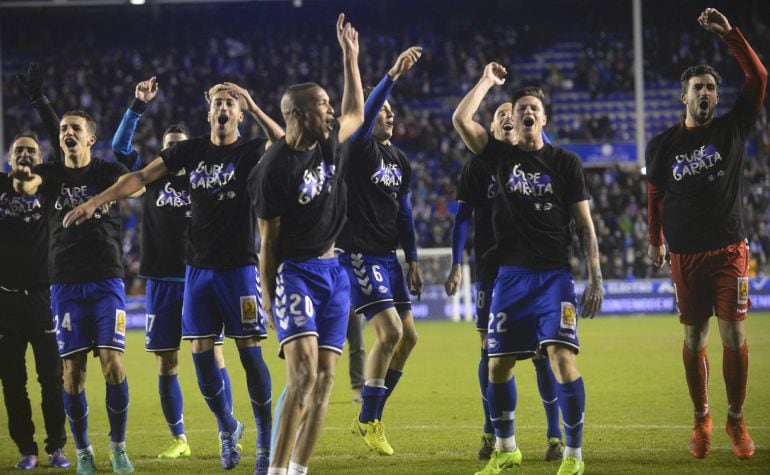 Los jugadores del Alavés festejan el pase a la final