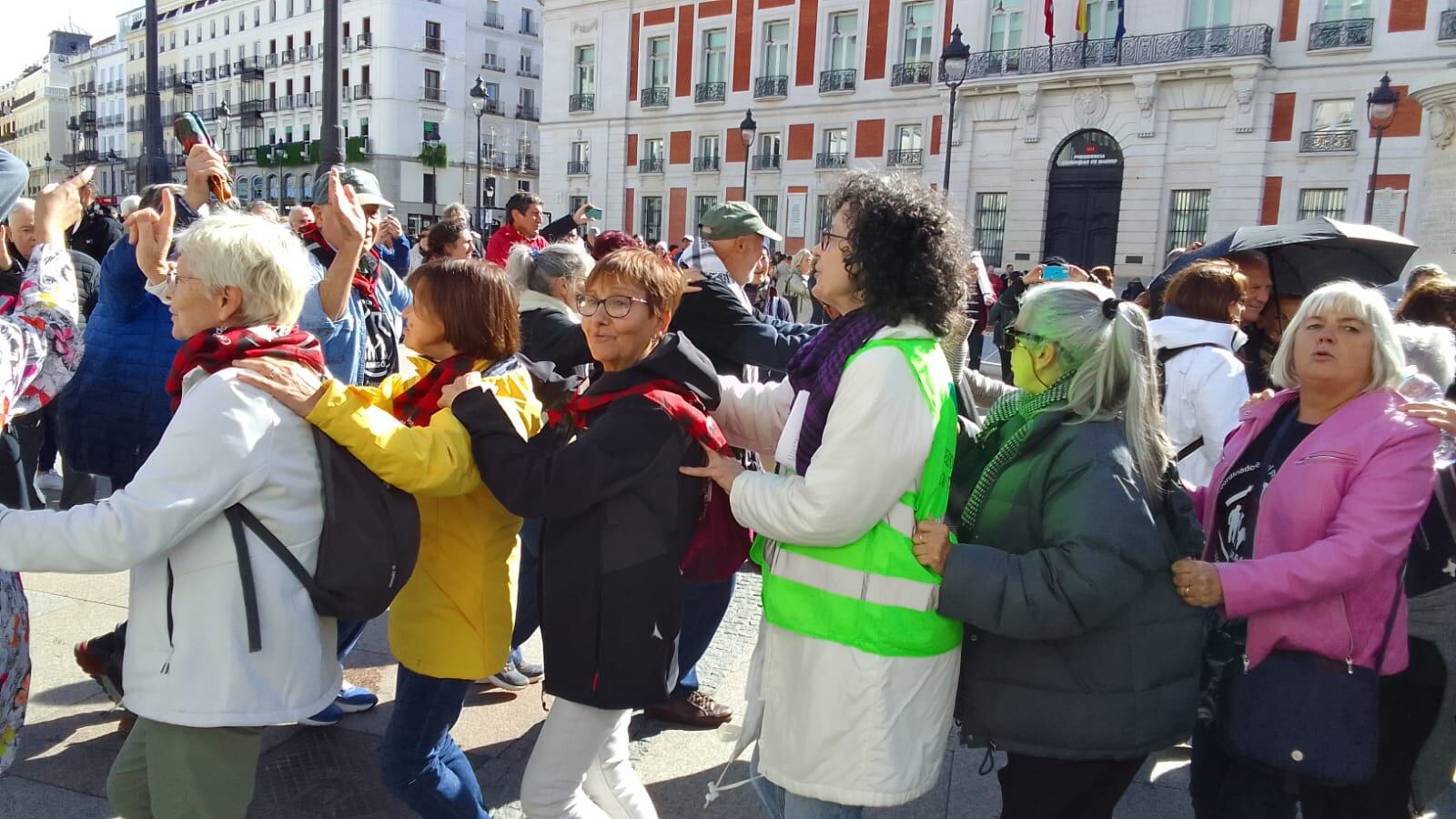 La Coordinadora por la Defensa del Sistema Público de Pensiones de Zaragoza  en la protesta en la Puerta del Sol de Madrid