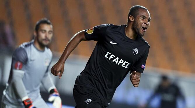 Wilson Eduardo, del Académica, muestra su alegría después de marcar el 1-0 durante el partido de la fase de grupos de la Liga Europa que su equipo disputó contra el Atlético de Madrid en el estadio Ciudad de Coimbra