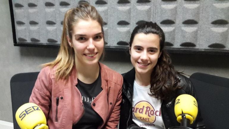 Anne Erauskin y Cristina Vivar, jugadoras del equipo juvenil del Errotabarri de Ermua